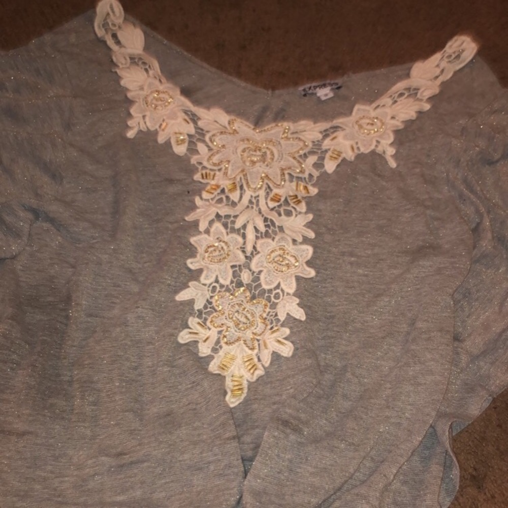 Low cut cropped t-shirt